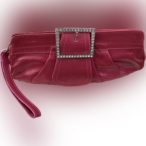 Pink clutch/purse with wristlet. 11x6 - Picture 2 of 13